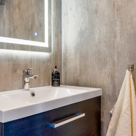 White With Jacuzzi And Fjord Views *