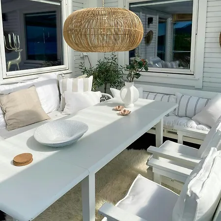 White With Jacuzzi And Fjord Views Bernes