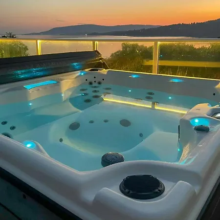 Feriehus White With Jacuzzi And Fjord Views *