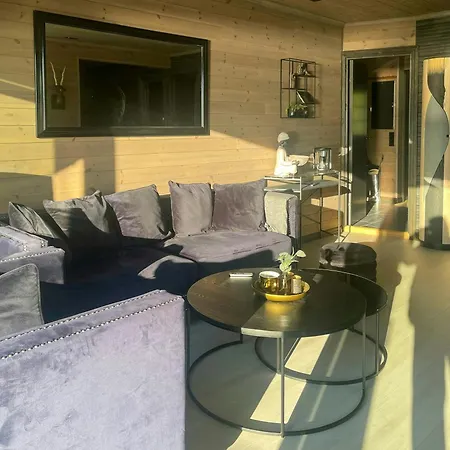 Дом отдыха White With Jacuzzi And Fjord Views Bernes