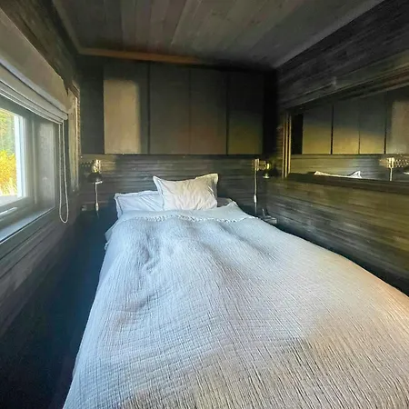 Дом отдыха White With Jacuzzi And Fjord Views