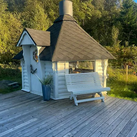 Дом отдыха White With Jacuzzi And Fjord Views Bernes